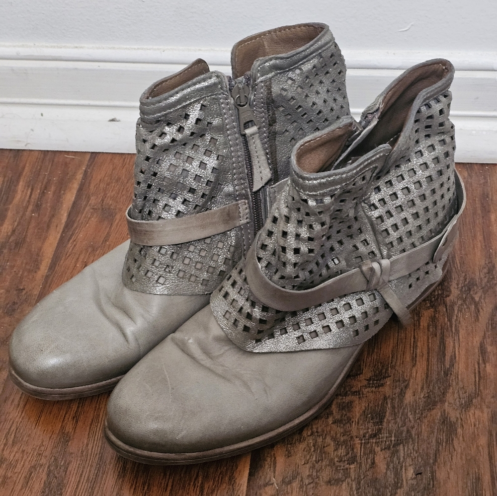 Women's Miz Mooz Verona Collection Taupe Ankle Boot Leather Metallic Size 40